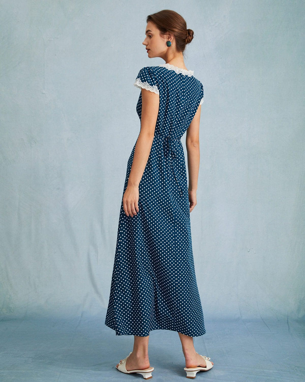 Vestido Maxi Azul Marino de Lunares y Encaje con Fruncido