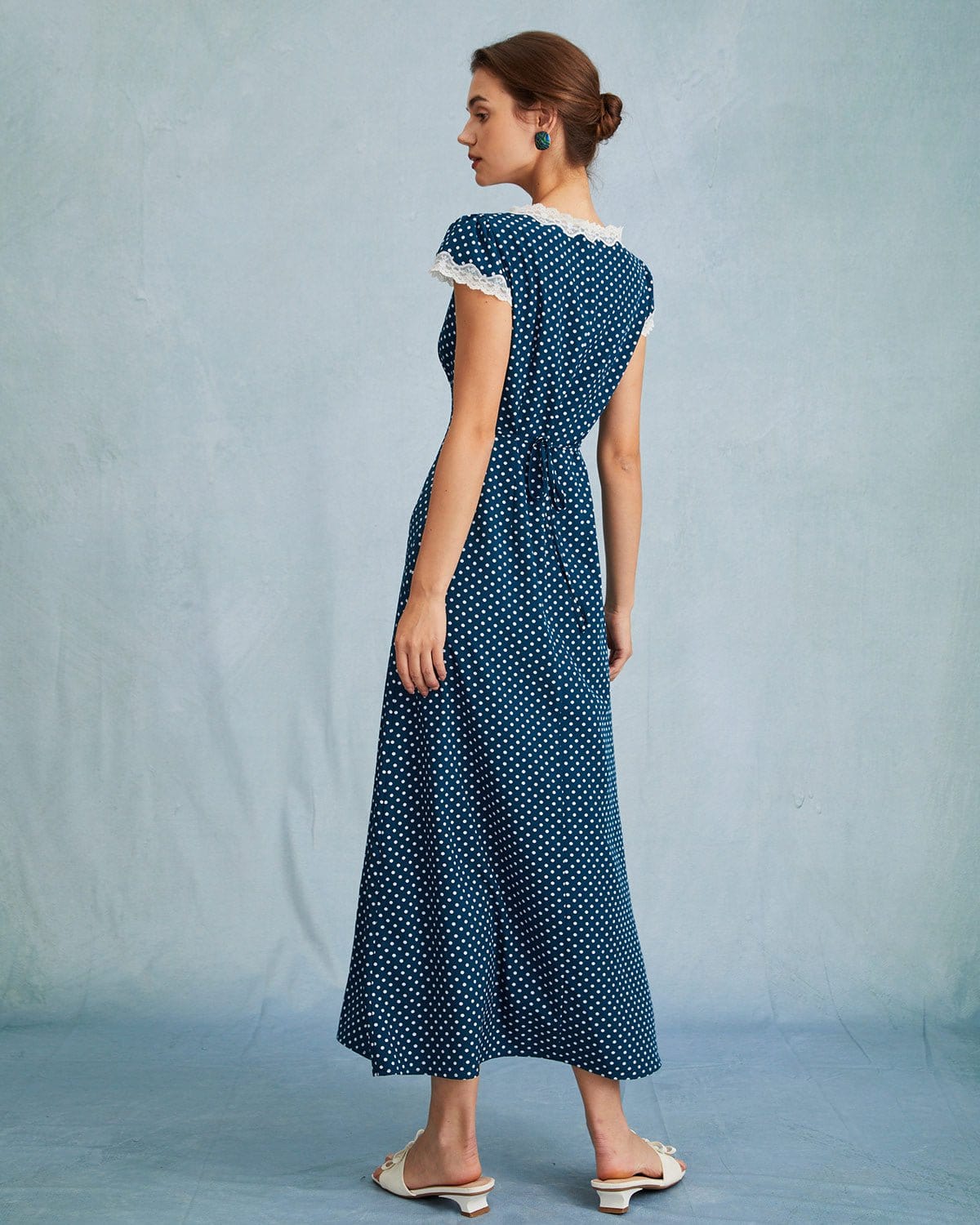Vestido Maxi Azul Marino de Lunares y Encaje con Fruncido