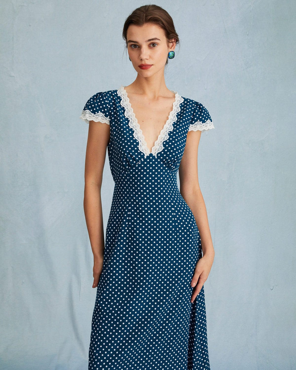 Vestido Maxi Azul Marino de Lunares y Encaje con Fruncido