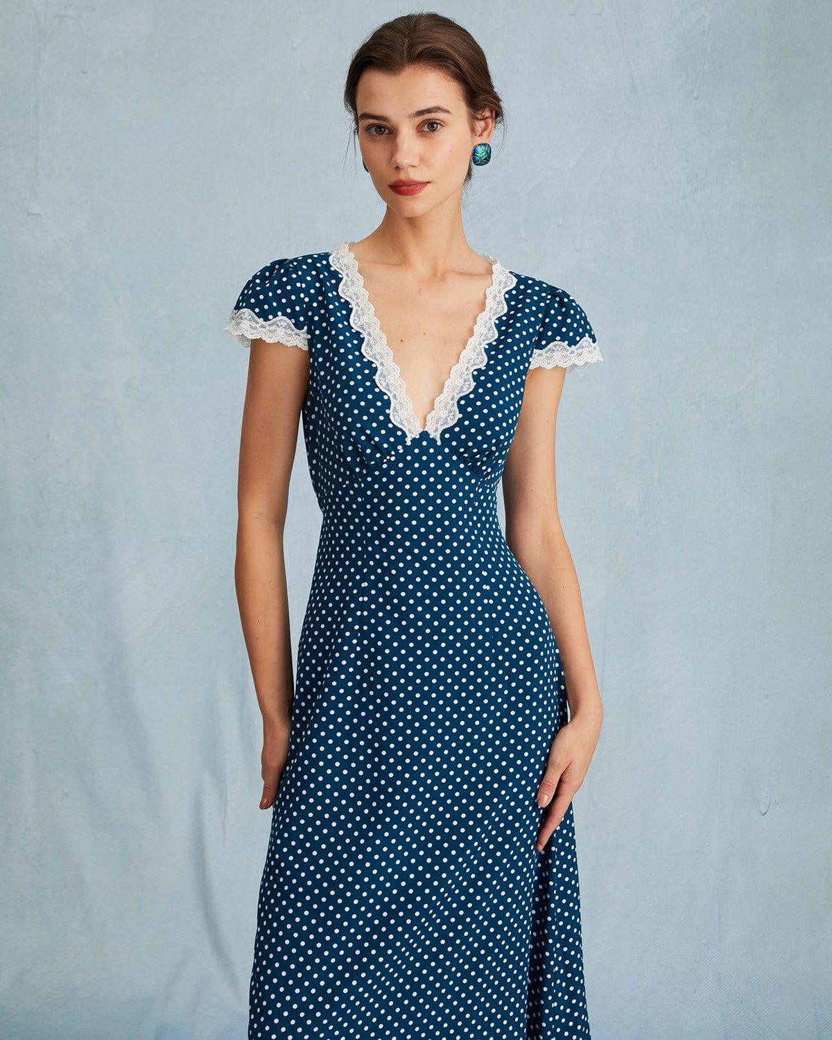 Vestido Maxi Azul Marino de Lunares y Encaje con Fruncido
