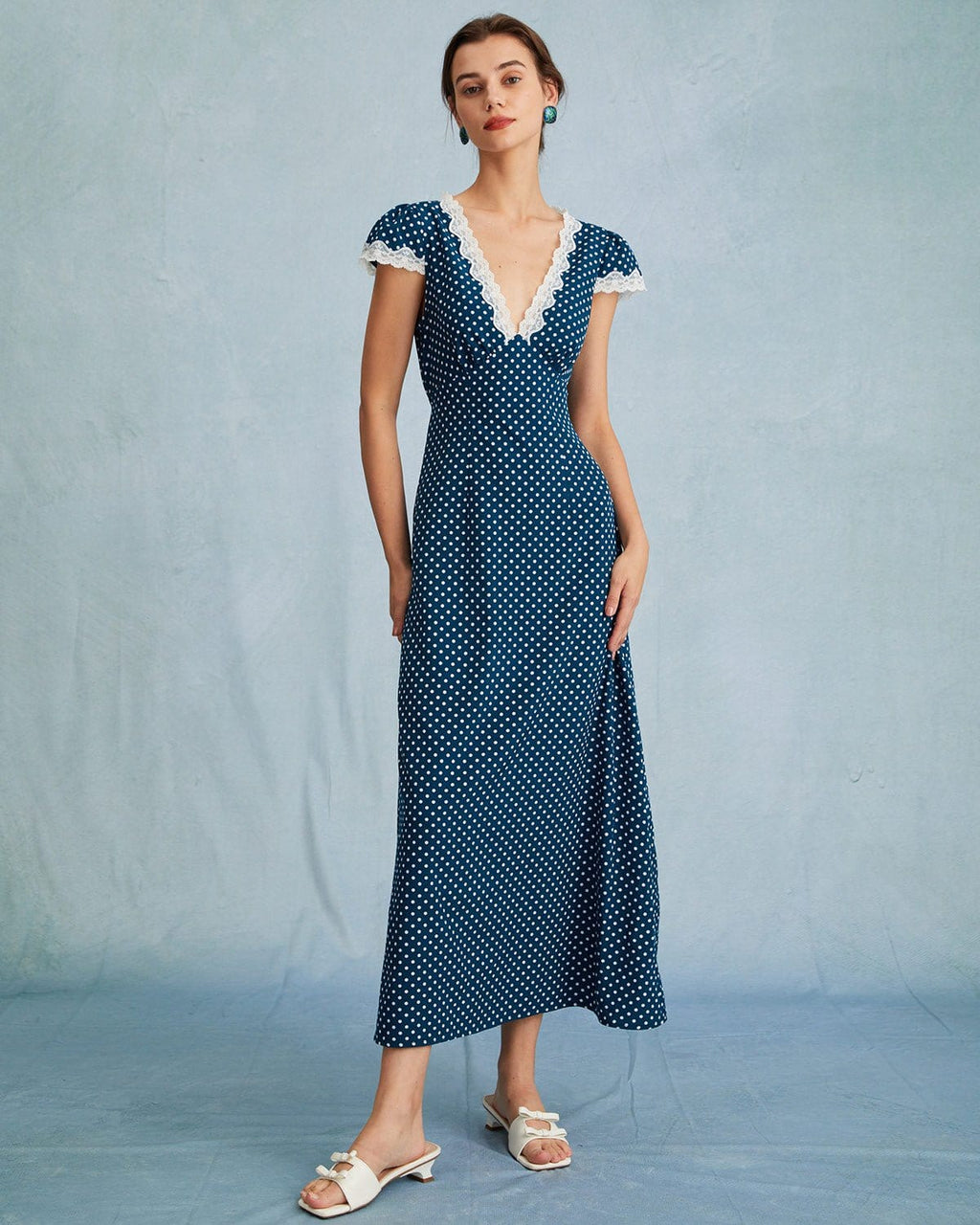 Vestido Maxi Azul Marino de Lunares y Encaje con Fruncido