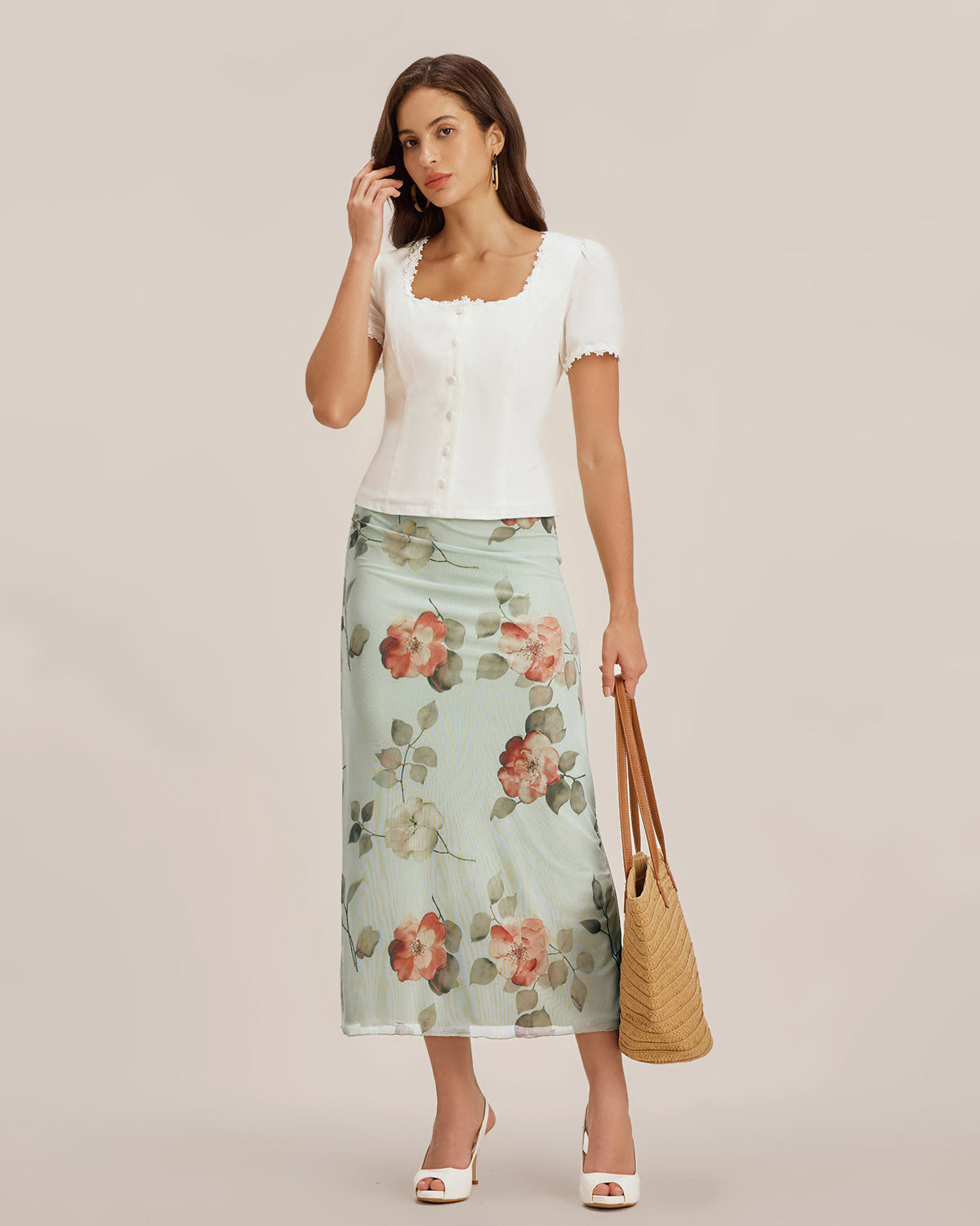 Blusa de Encaje Blanca con Cuello Cuadrado y Botonadura