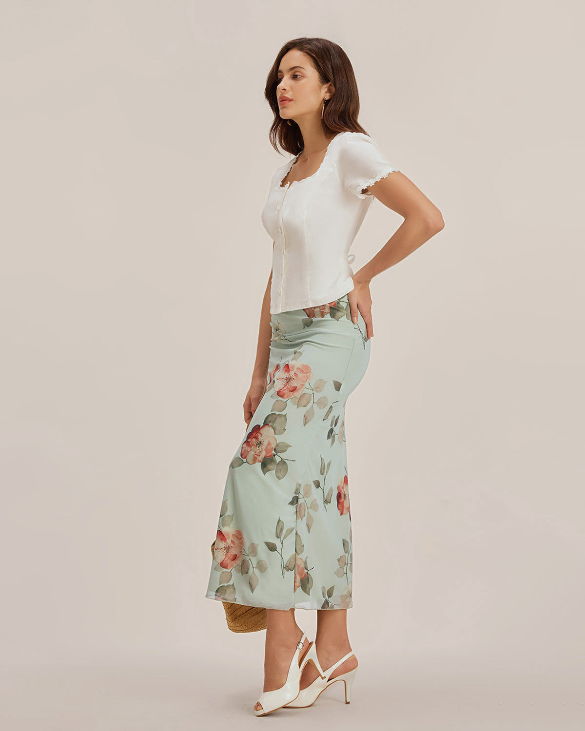 Blusa de Encaje Blanca con Cuello Cuadrado y Botonadura