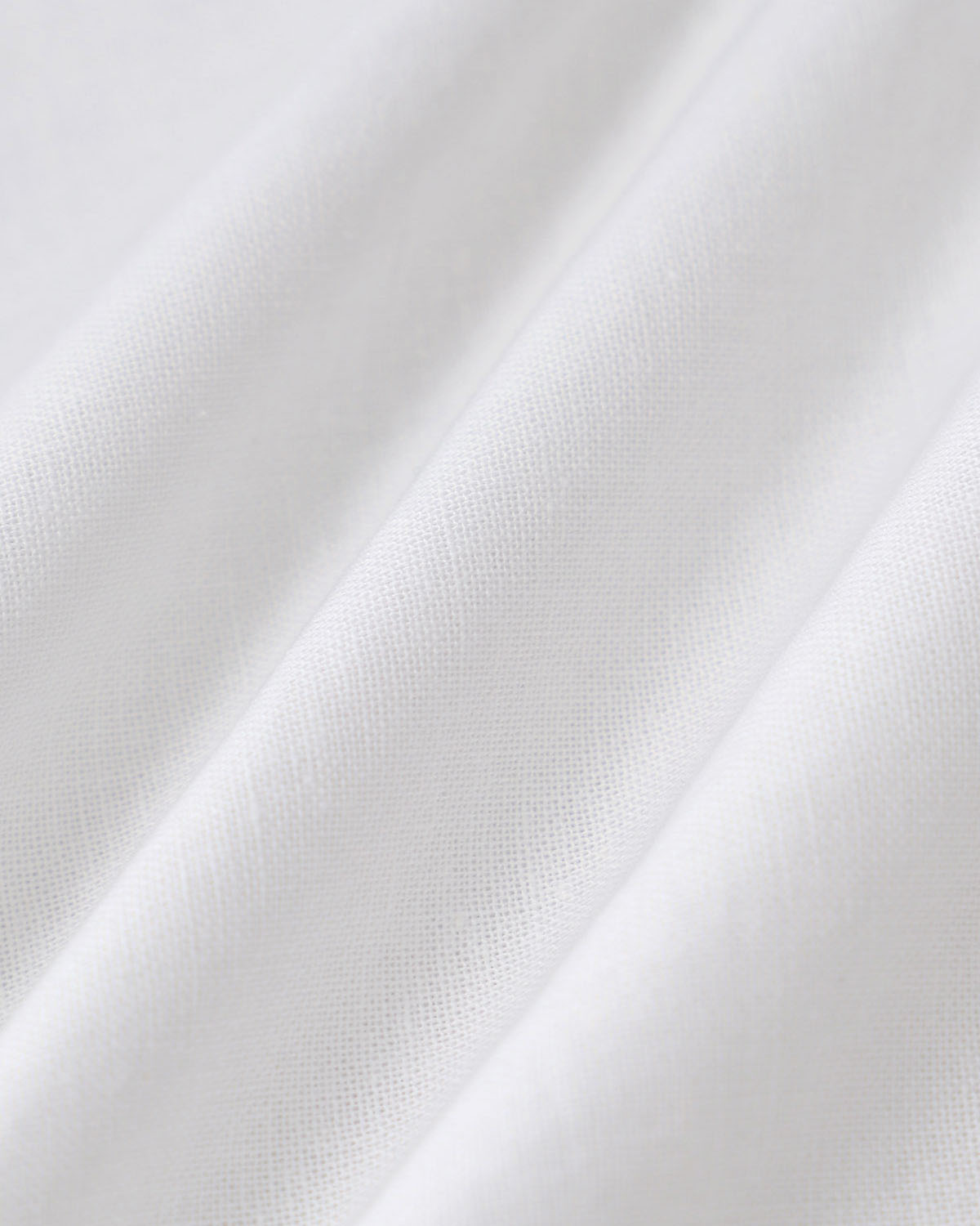 Blusa de Encaje Blanca con Cuello Cuadrado y Botonadura