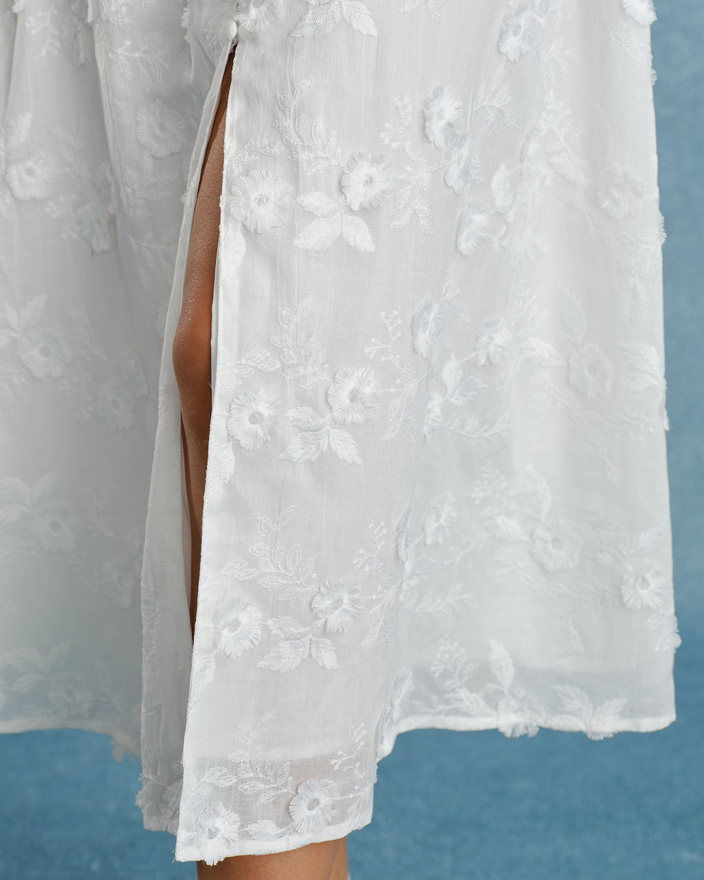 Vestido Midi Blanco Bordado con Mangas Puff
