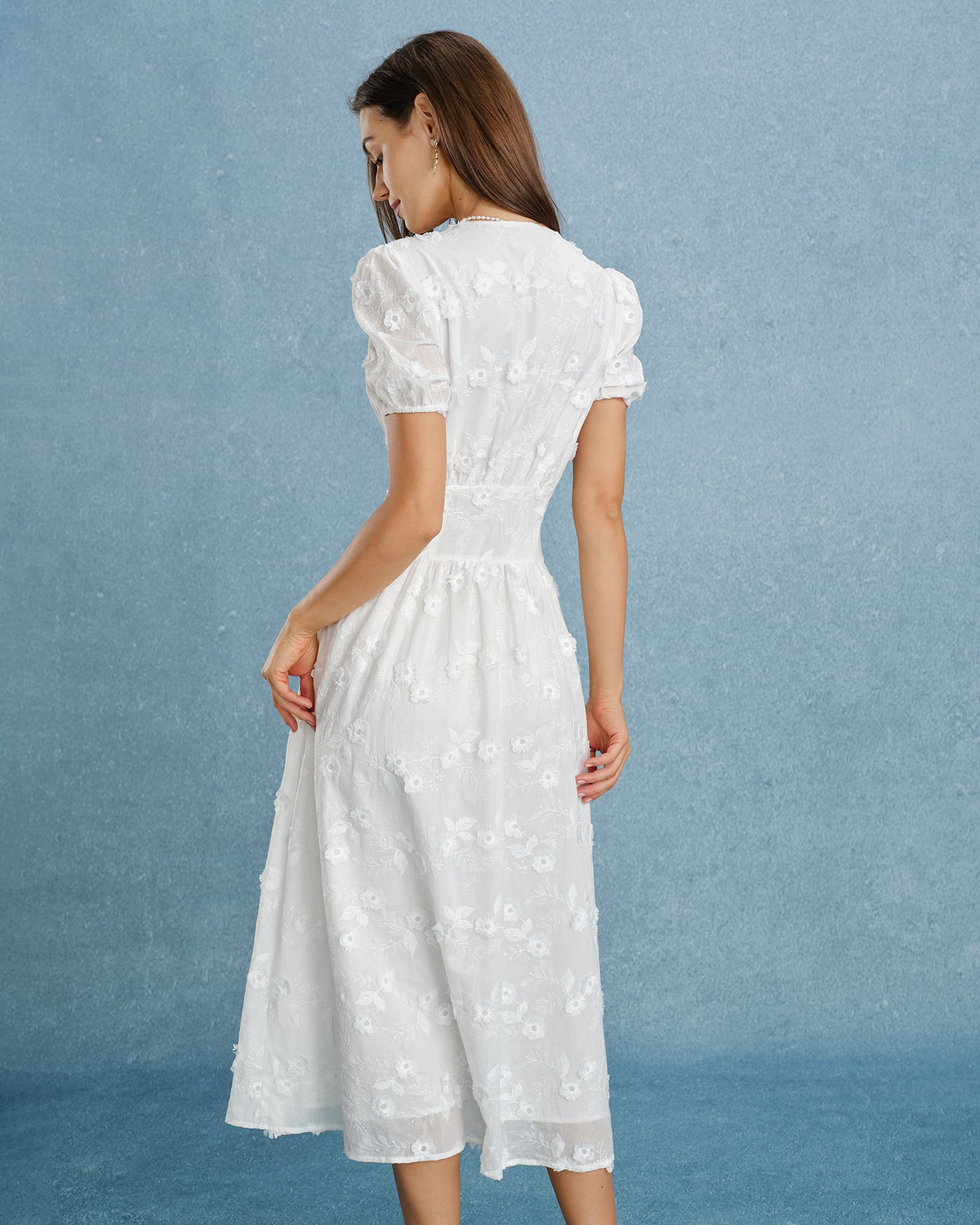 Vestido Midi Blanco Bordado con Mangas Puff
