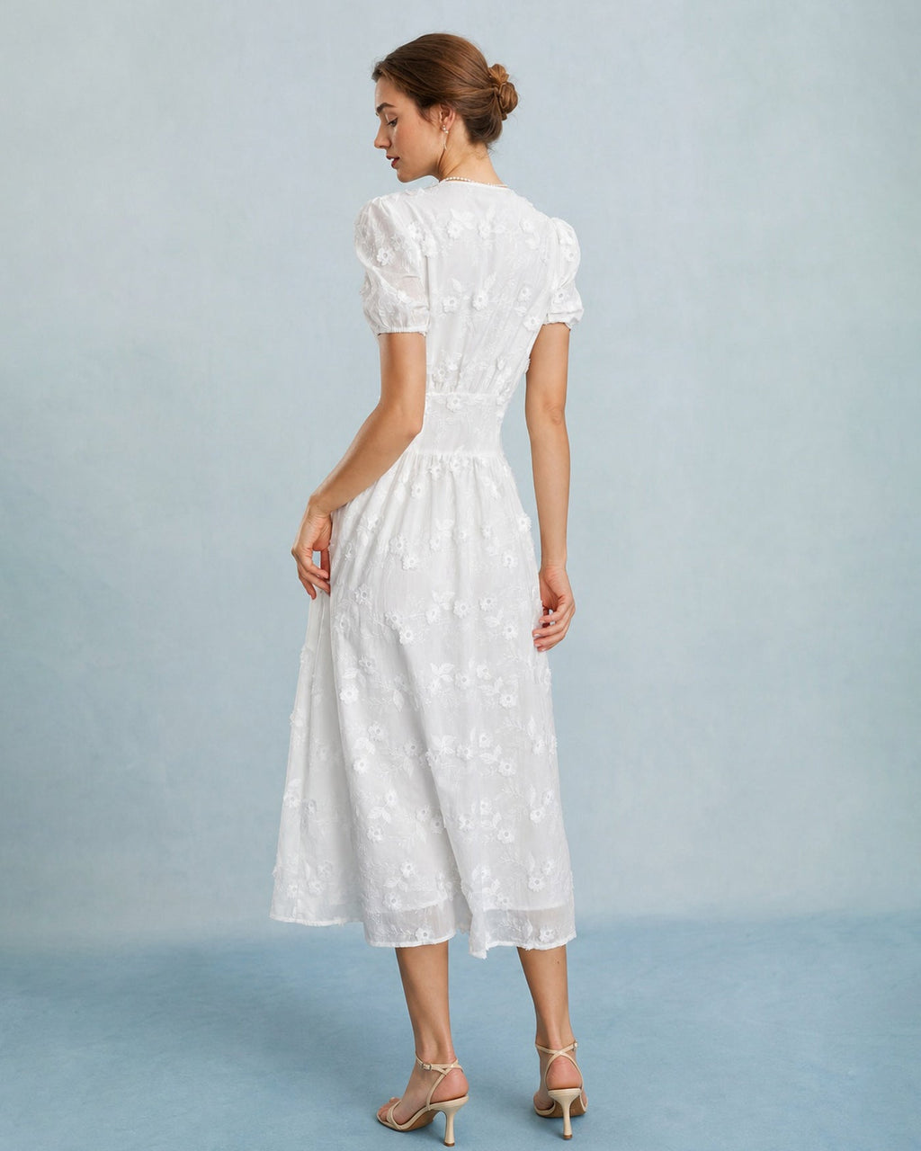 Vestido Midi Blanco Bordado con Mangas Puff