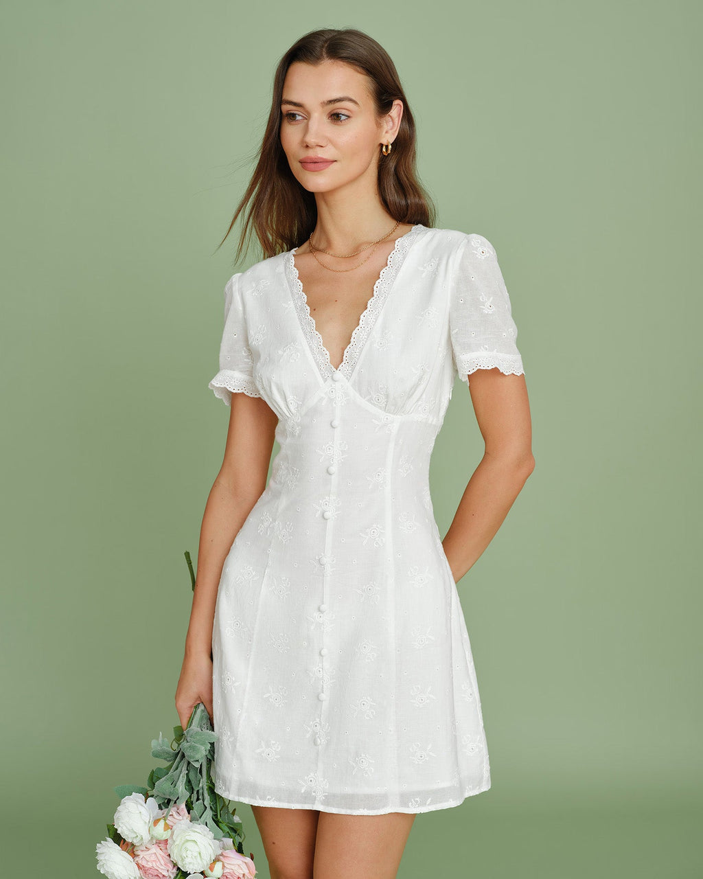Mini Vestido Blanco de Encaje Bordado con Cuello en V