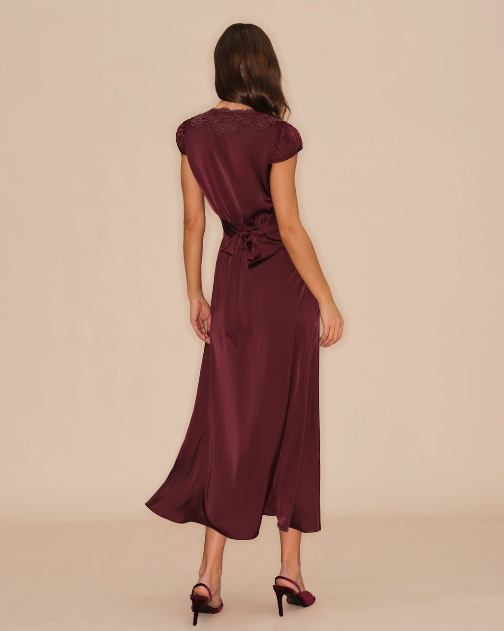 Vestido Maxi de Encaje Rojo Vino con Cuello en V