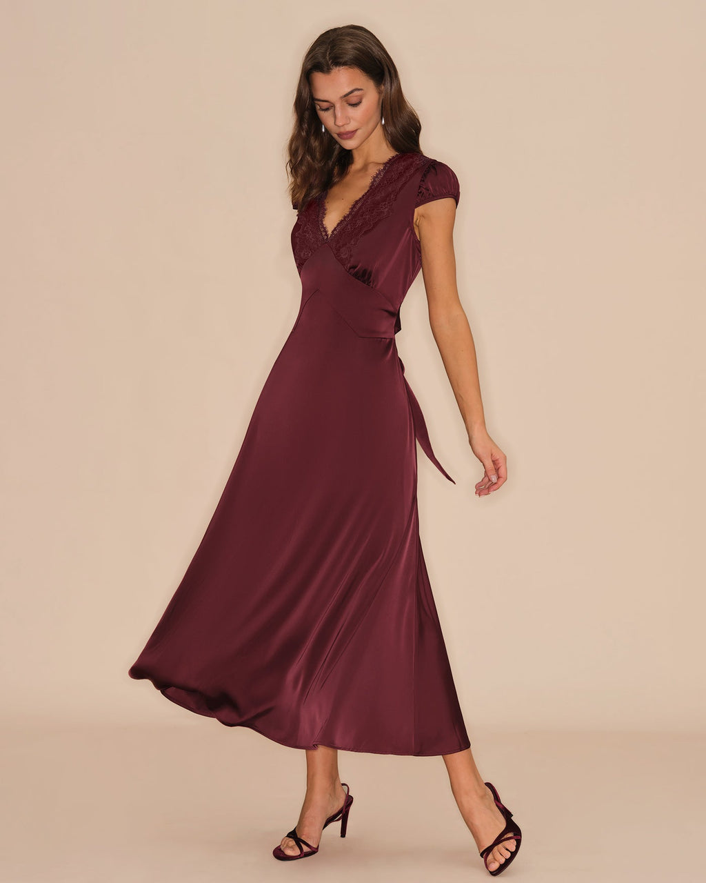 Vestido Maxi de Encaje Rojo Vino con Cuello en V
