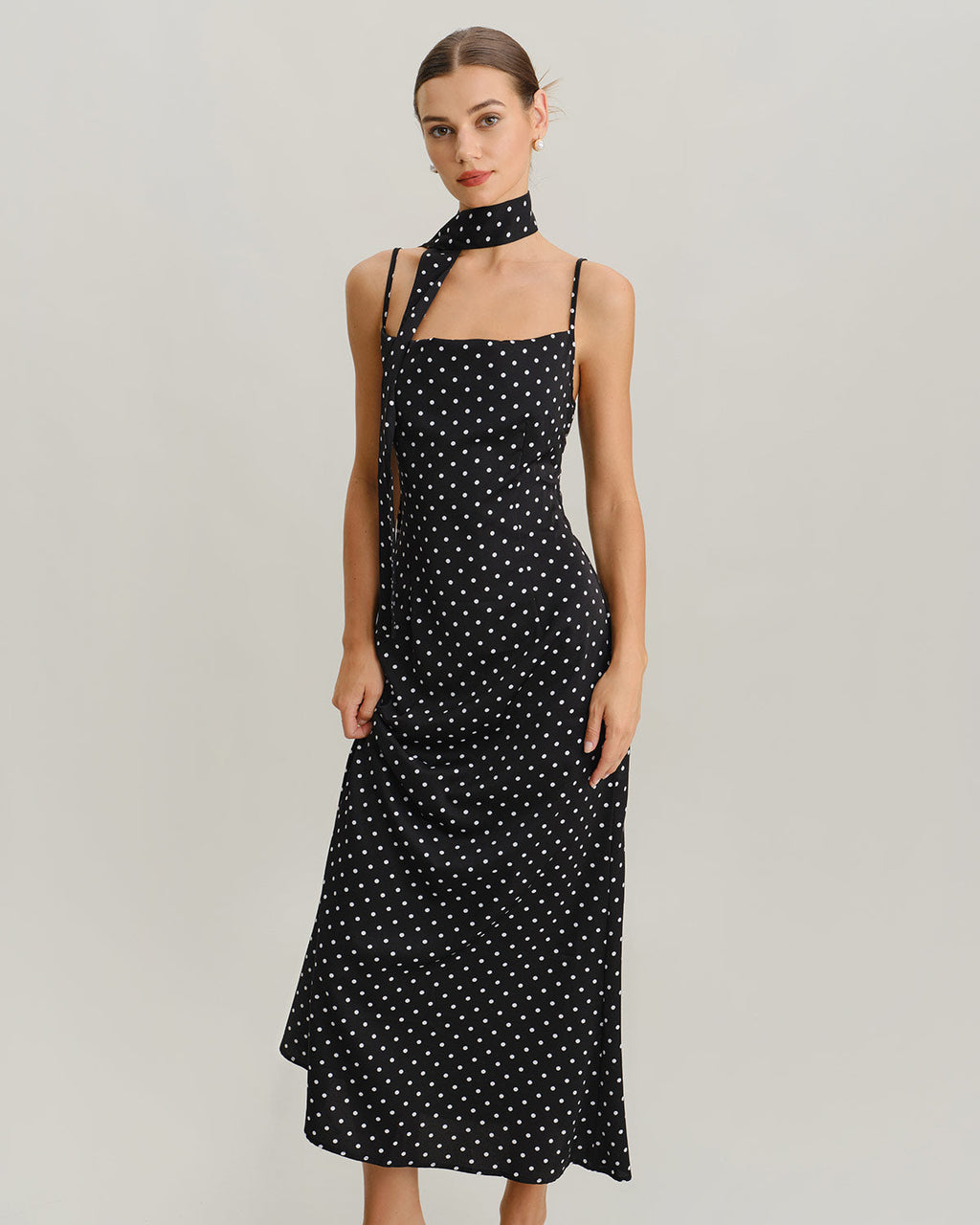 Vestido Maxi Lencero Negro de Lunares con Cuello Cowl