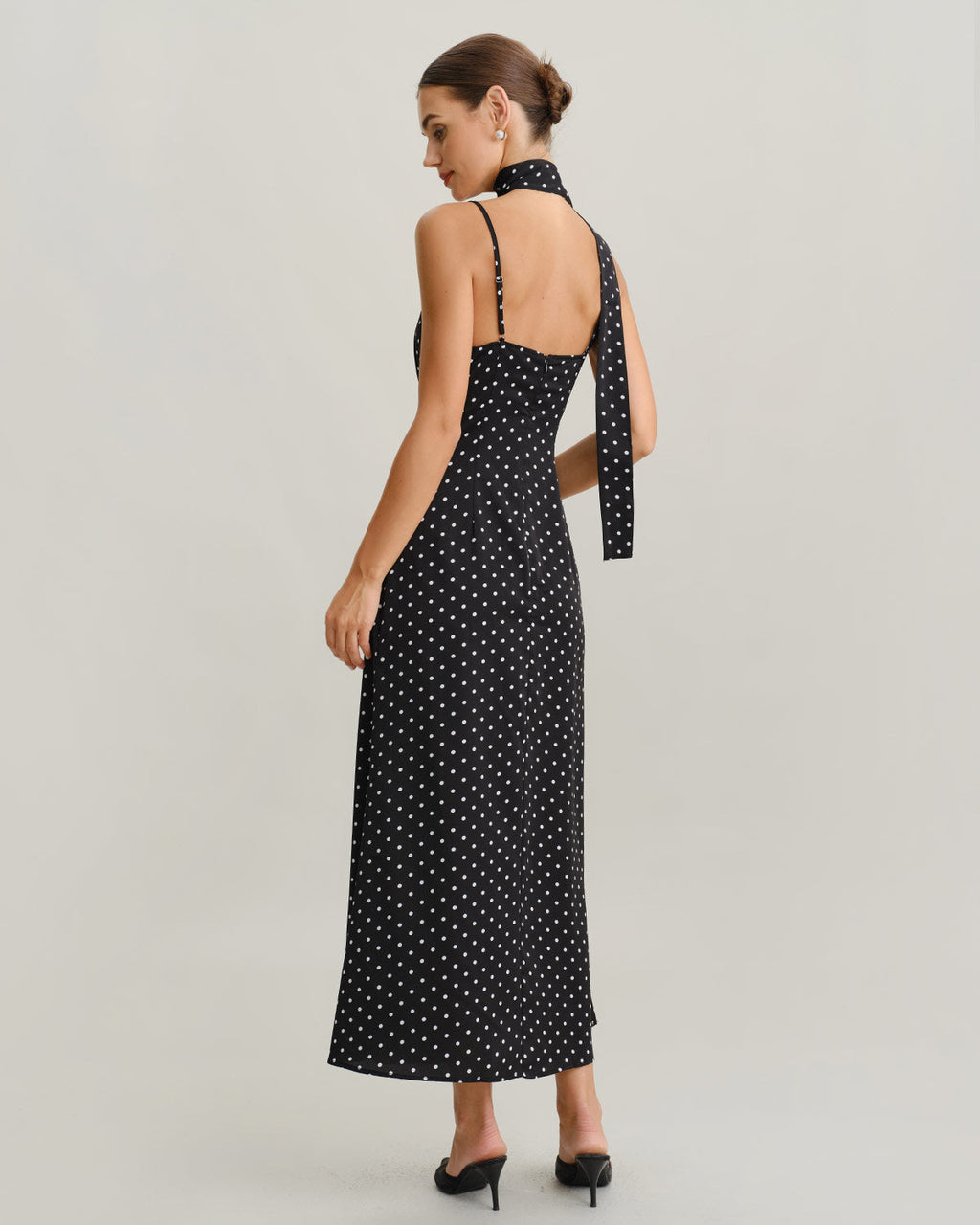 Vestido Maxi Lencero Negro de Lunares con Cuello Cowl