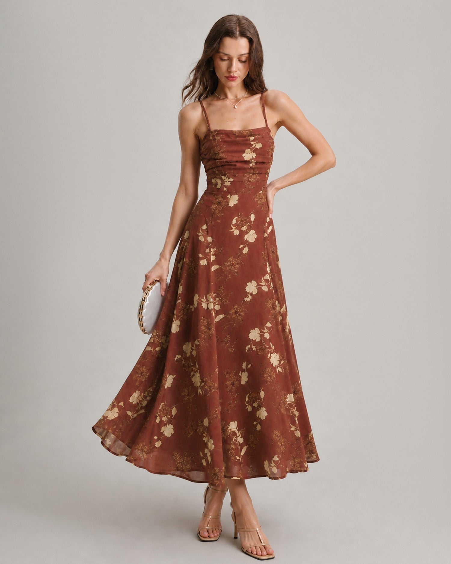 Vestido Maxi Floral Rojo con Cuello Cuadrado y Espalda Cruzada