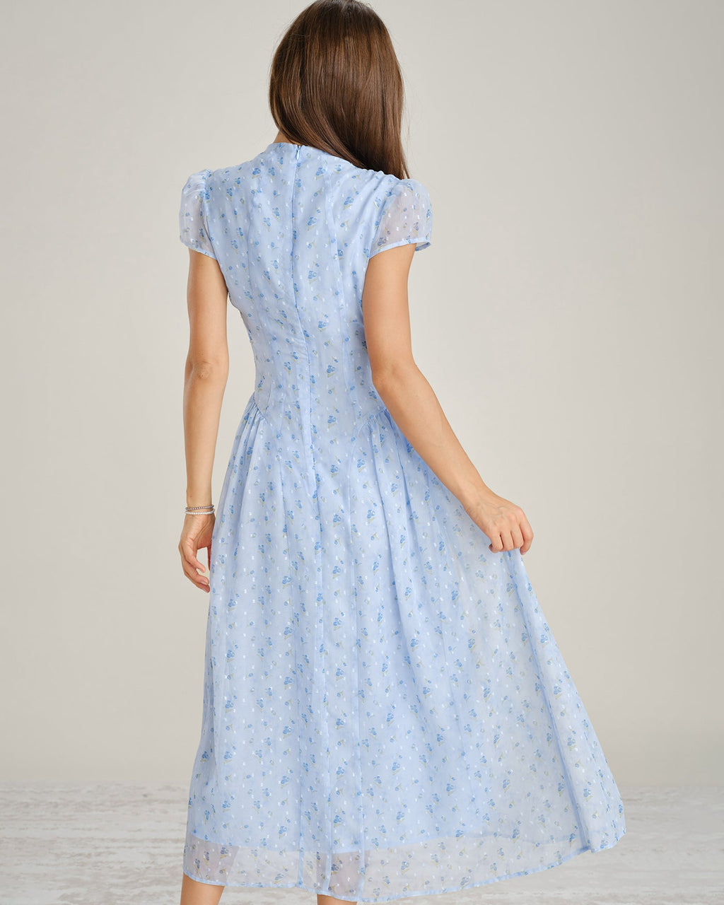 Vestido Maxi de Chiffon Floral Azul con Cuello Alto
