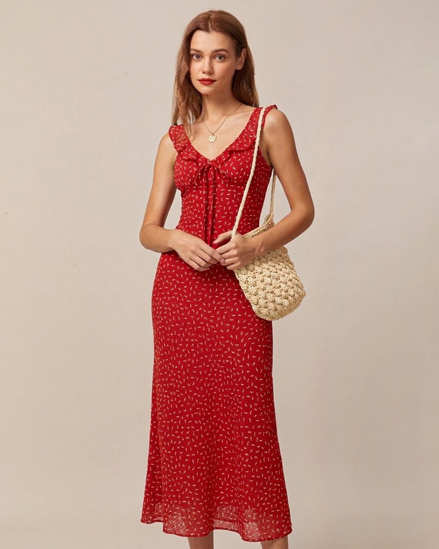 Vestido Maxi Floral Rojo con Cuello en V y Volantes