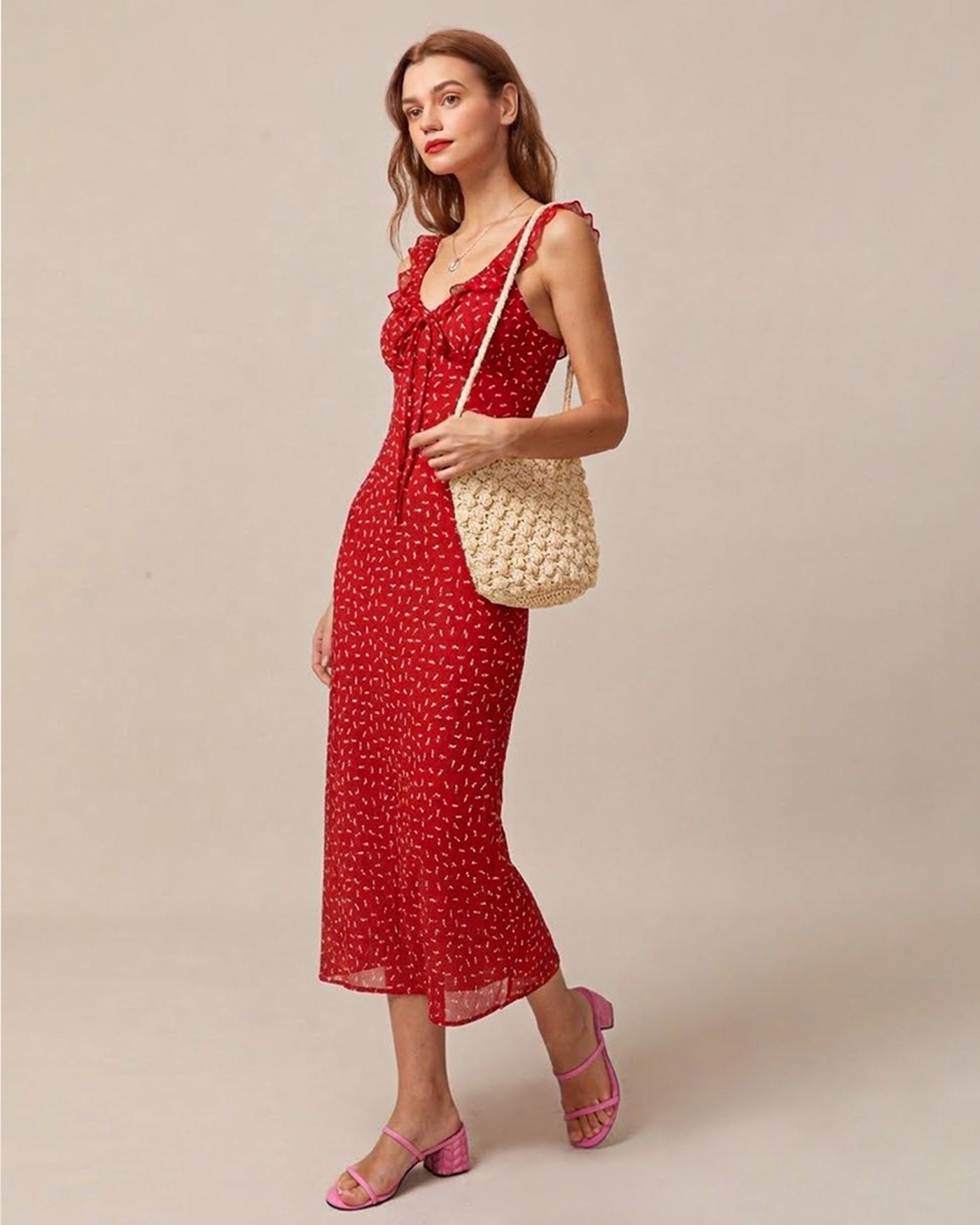 Vestido Maxi Floral Rojo con Cuello en V y Volantes