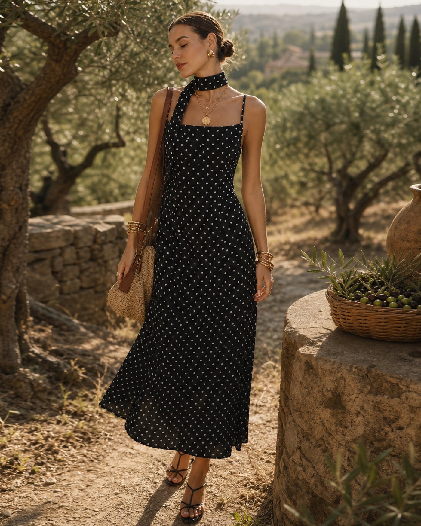 Vestido Maxi Lencero Negro de Lunares con Cuello Cowl
