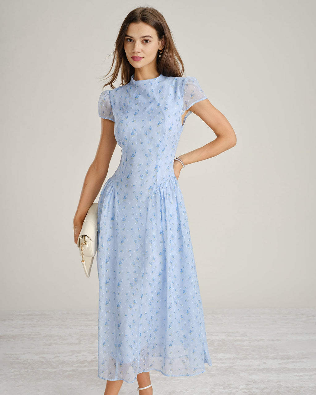 Vestido Maxi de Chiffon Floral Azul con Cuello Alto