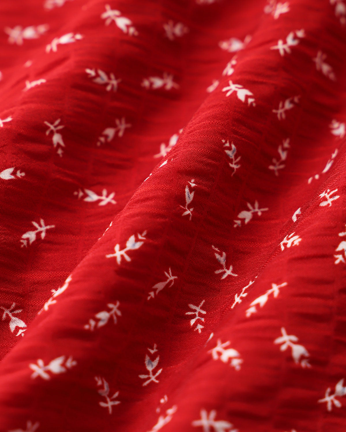 Vestido Maxi Floral Rojo con Cuello en V y Volantes