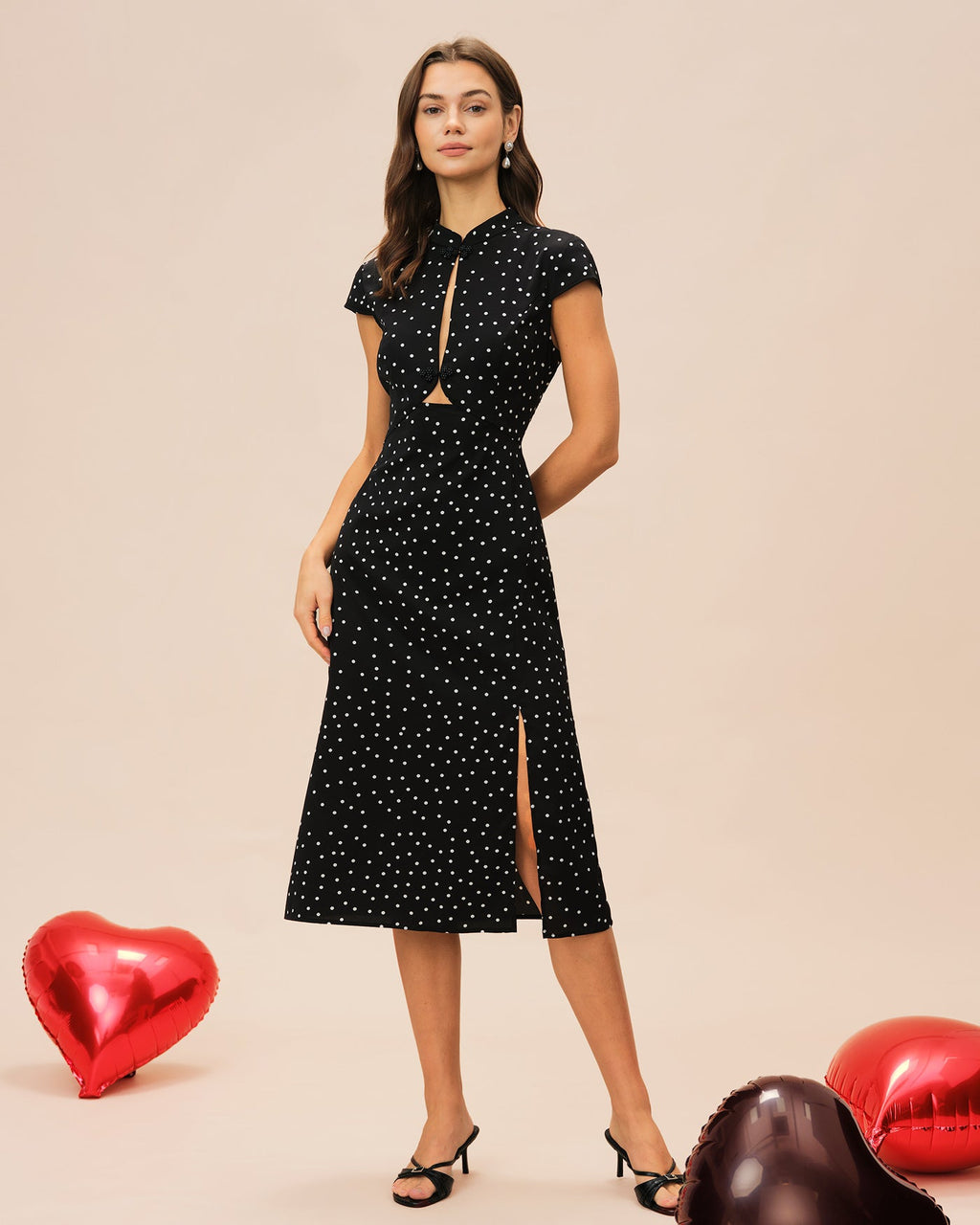 Vestido Midi Negro de Lunares con Cuello Mao