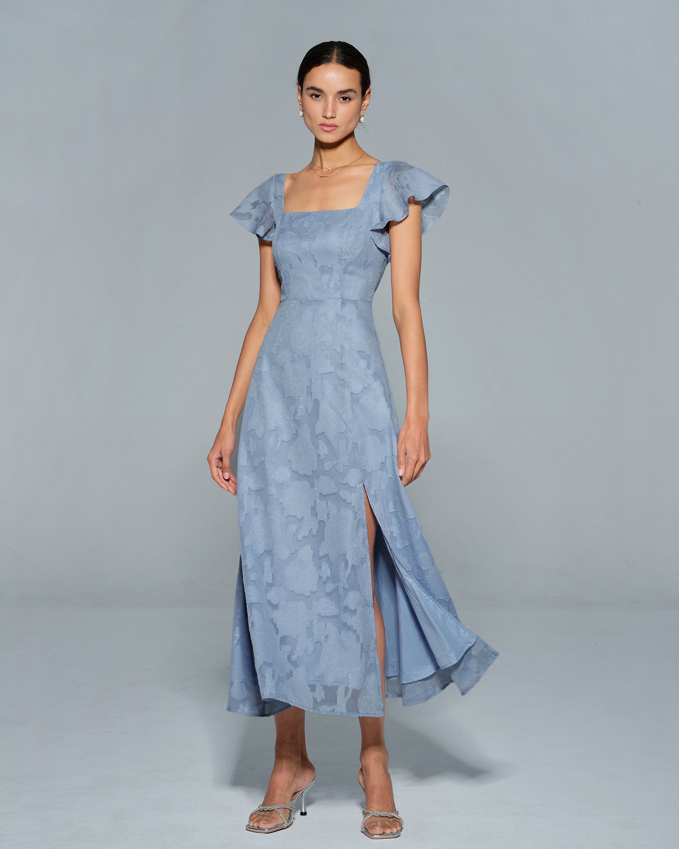 Vestido Midi Floral Azul con Cuello Cuadrado