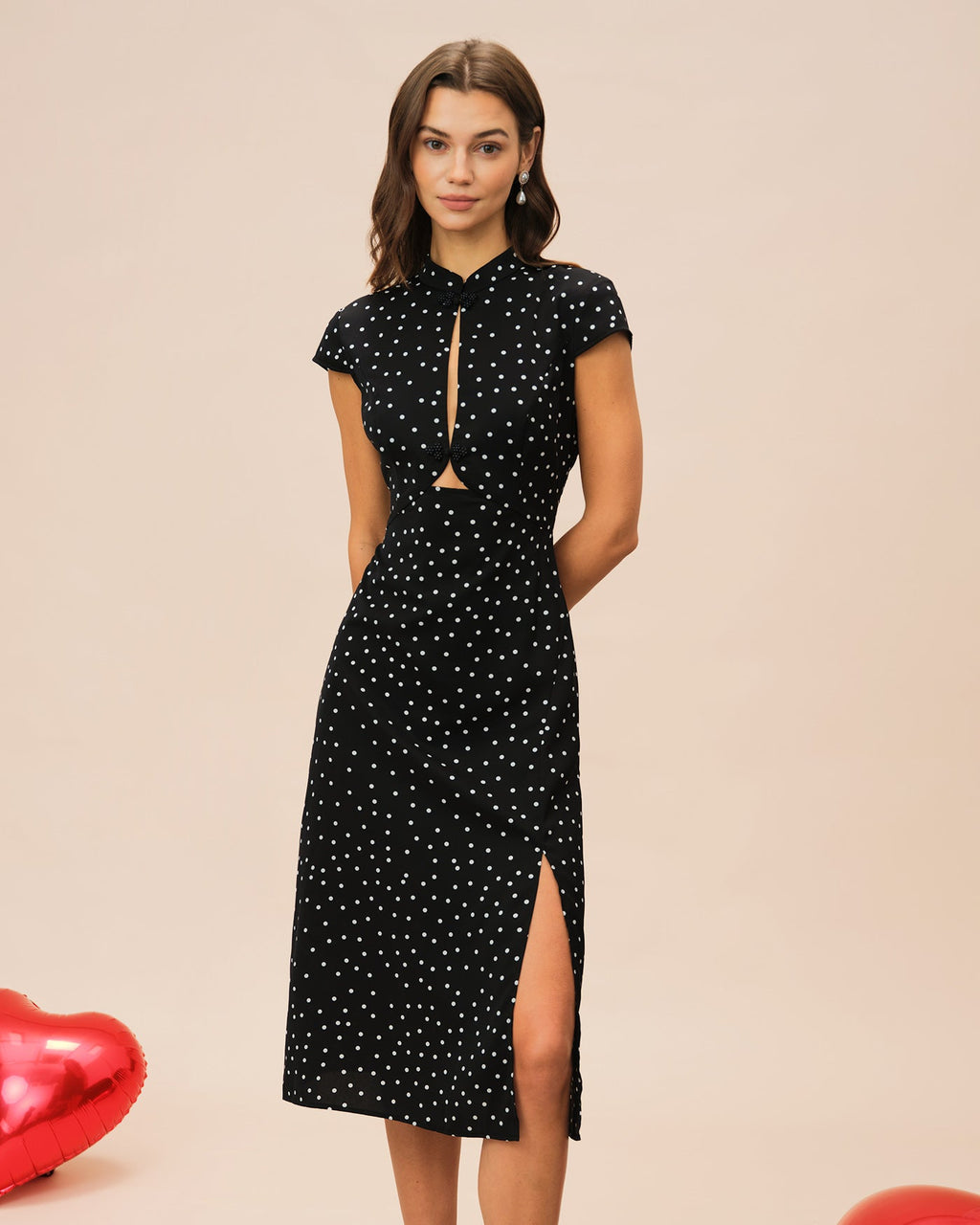 Vestido Midi Negro de Lunares con Cuello Mao