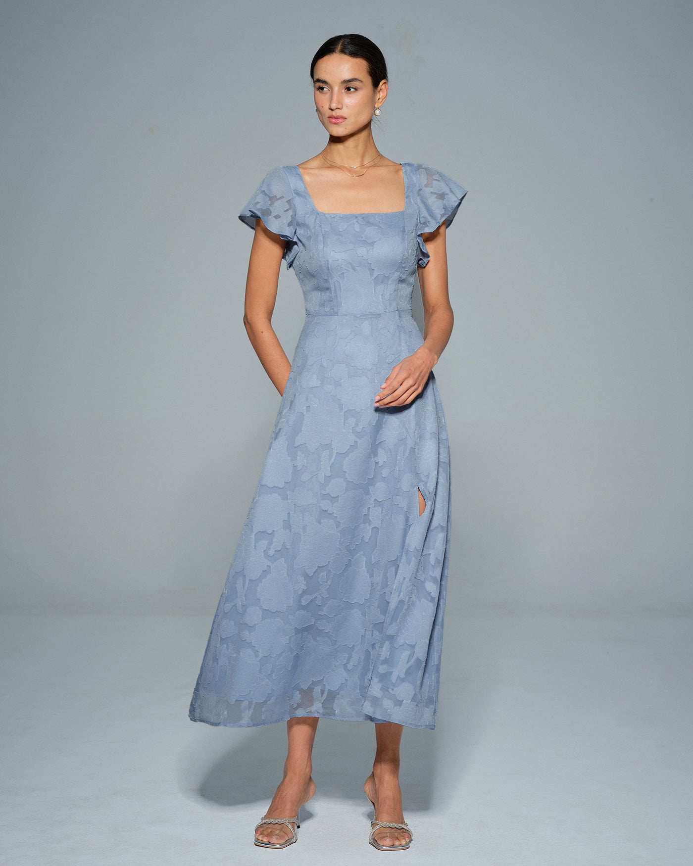 Vestido Midi Floral Azul con Cuello Cuadrado