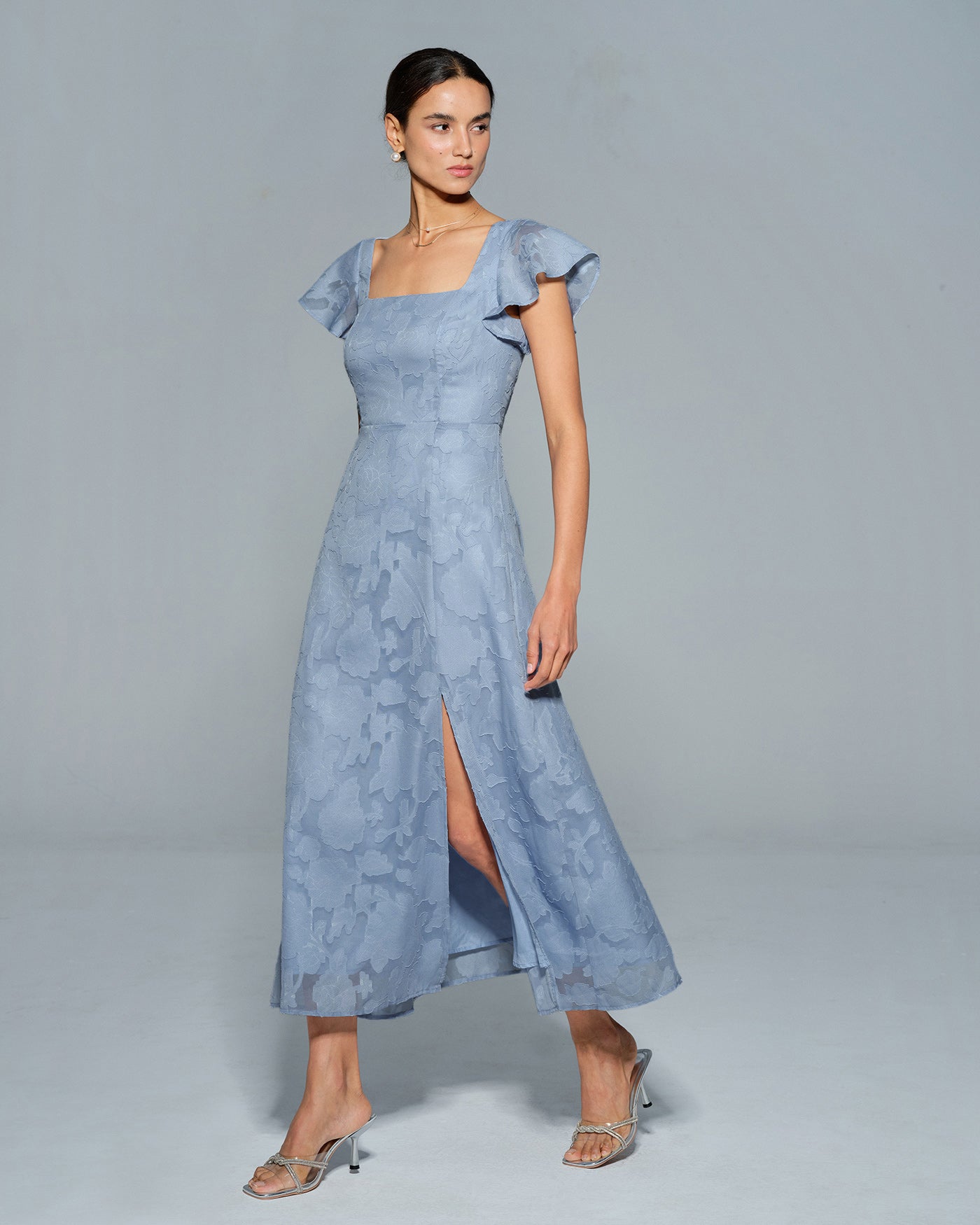 Vestido Midi Floral Azul con Cuello Cuadrado