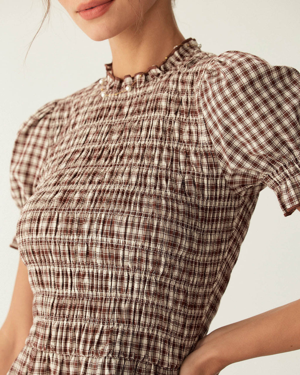 Mini Vestido de Vichy Café con Mangas Puff