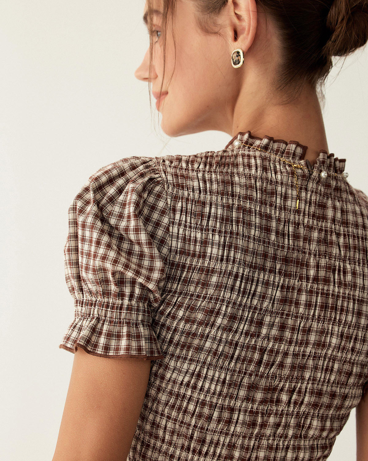 Mini Vestido de Vichy Café con Mangas Puff
